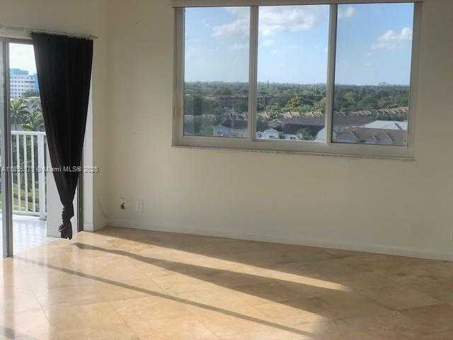 Small Image of 4200 HILLCREST DR #800, Hollywood Number 12