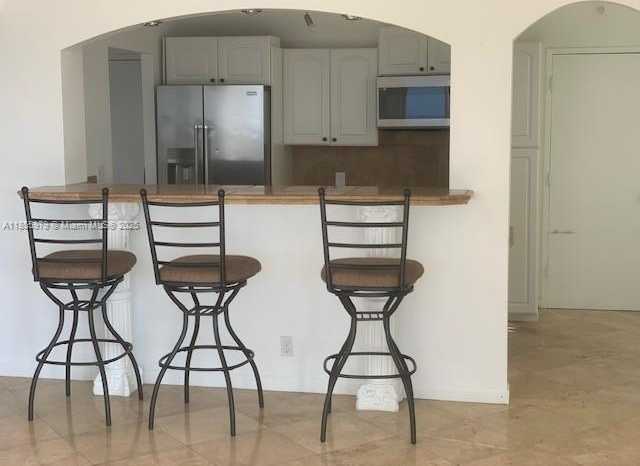 Small Image of 4200 HILLCREST DR #800, Hollywood Number 15