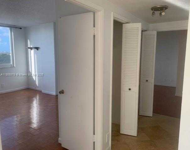 Small Image of 4200 HILLCREST DR #800, Hollywood Number 28