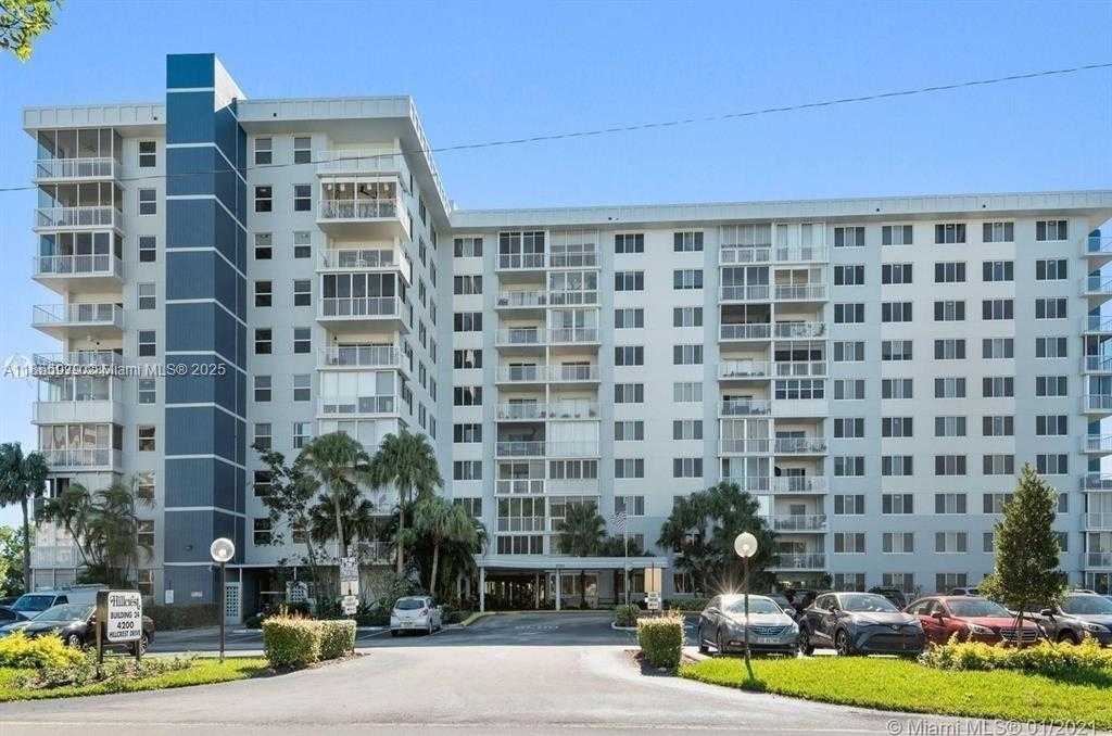 Small Image of 4200 HILLCREST DR #800, Hollywood Number 3