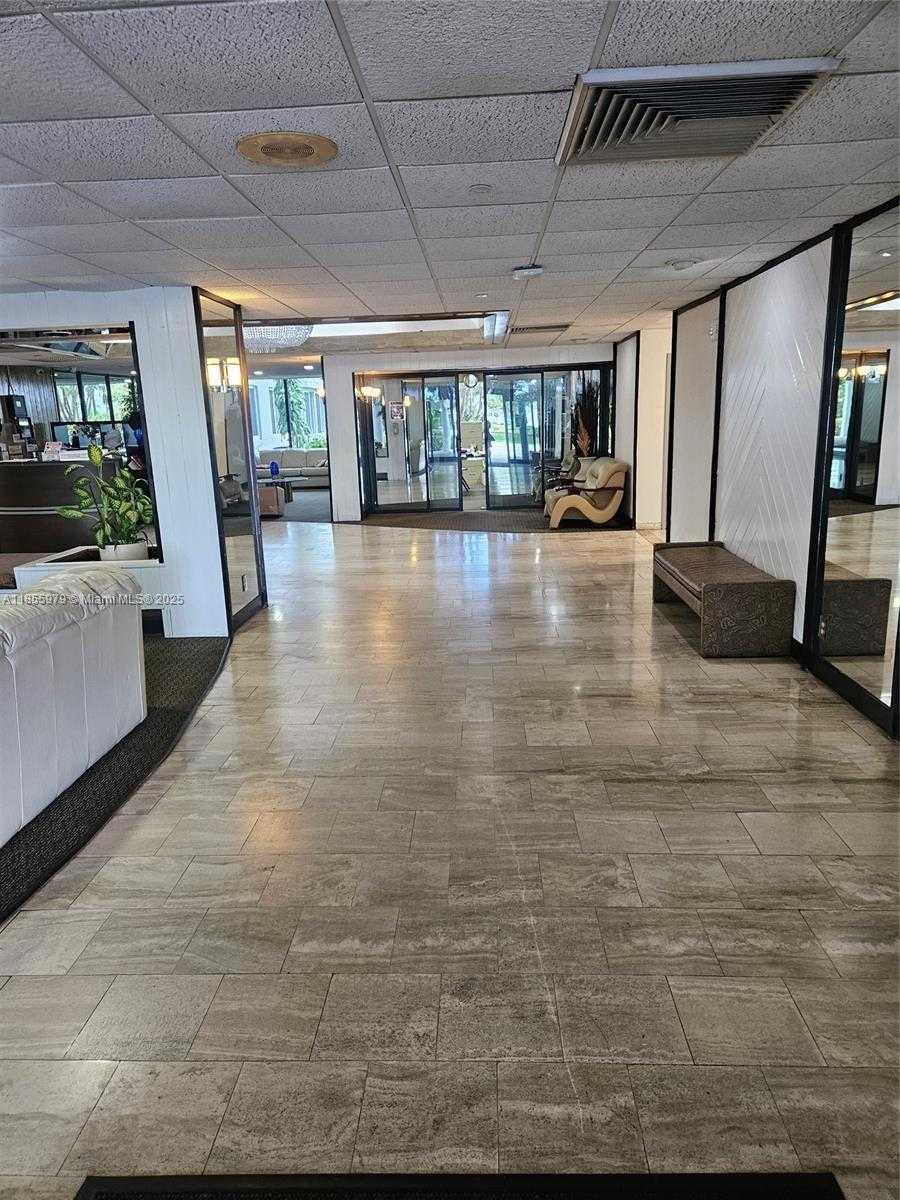 Small Image of 4200 HILLCREST DR #800, Hollywood Number 6