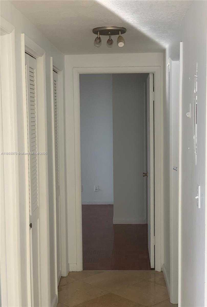 Small Image of 4200 HILLCREST DR #800, Hollywood Number 9