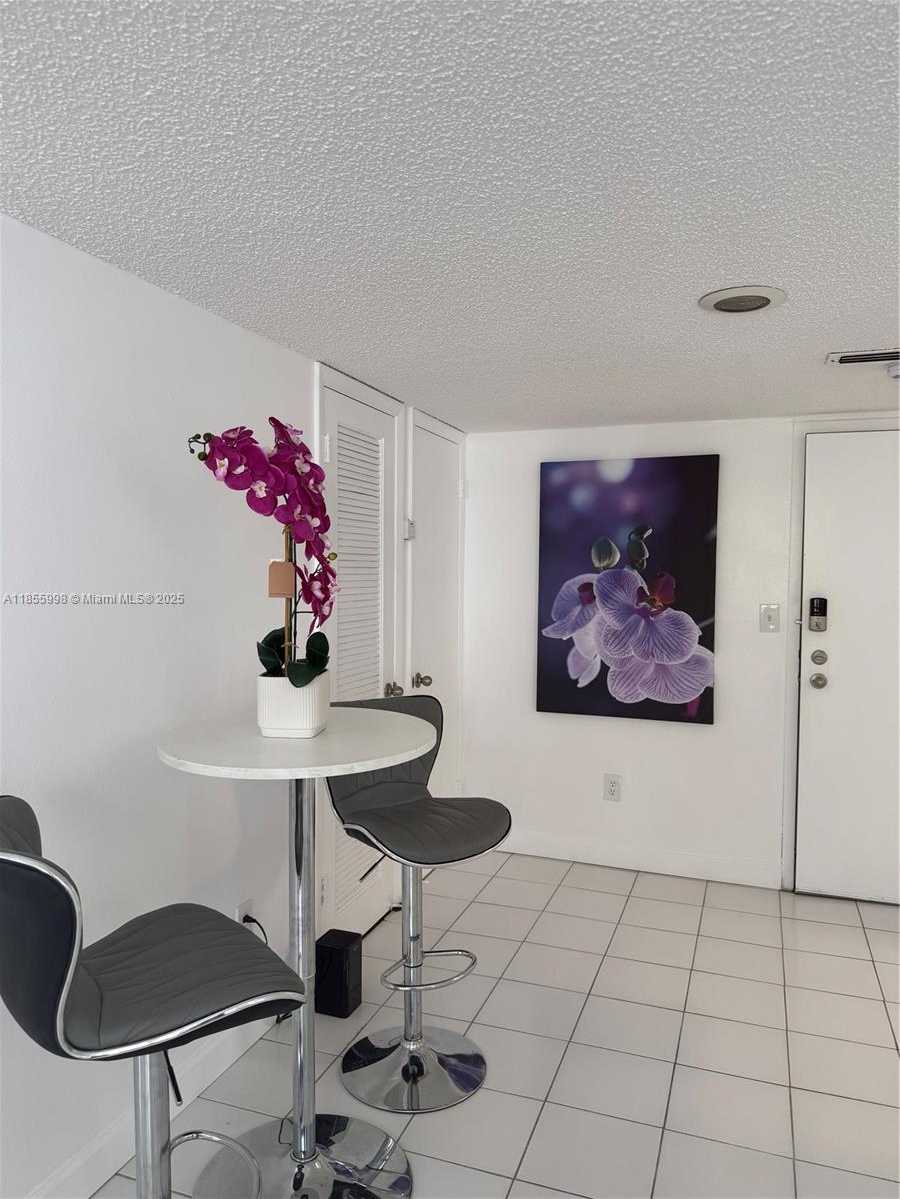 Small Image of 1390 OCEAN DR #302, Miami Beach Number 11