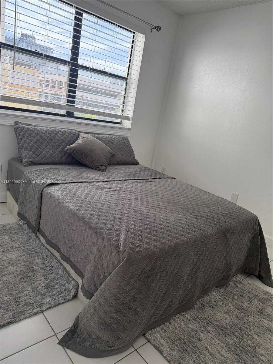 Small Image of 1390 OCEAN DR #302, Miami Beach Number 13
