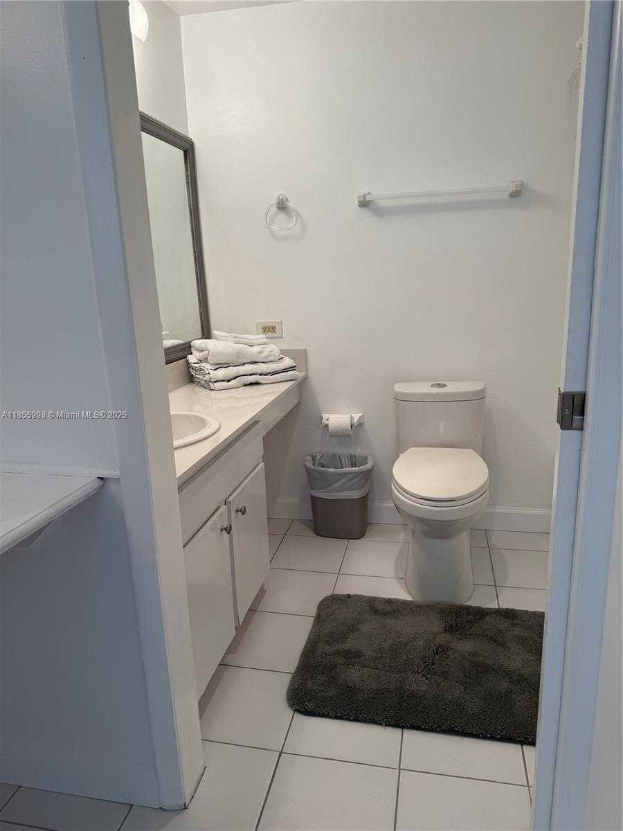 Small Image of 1390 OCEAN DR #302, Miami Beach Number 15