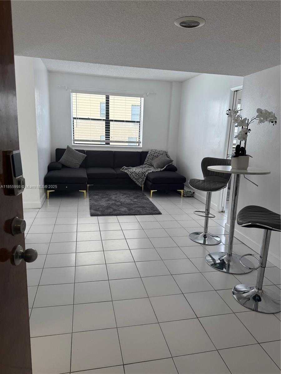 Small Image of 1390 OCEAN DR #302, Miami Beach Number 6