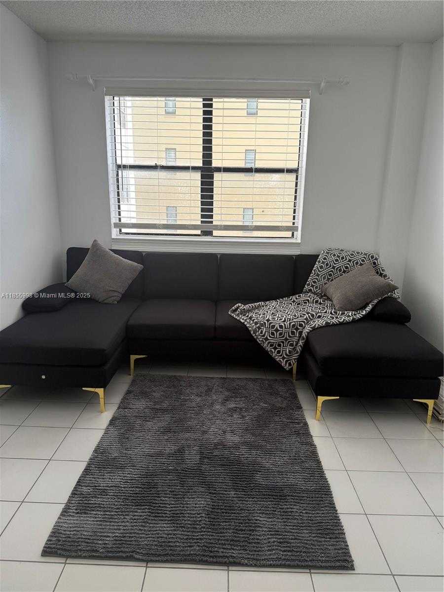Small Image of 1390 OCEAN DR #302, Miami Beach Number 74