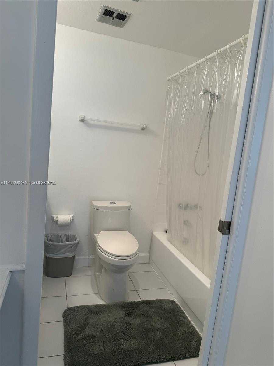 Small Image of 1390 OCEAN DR #302, Miami Beach Number 78