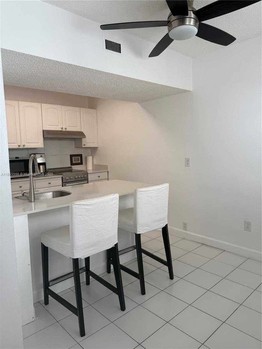Small Image of 1390 OCEAN DR #302, Miami Beach Number 82