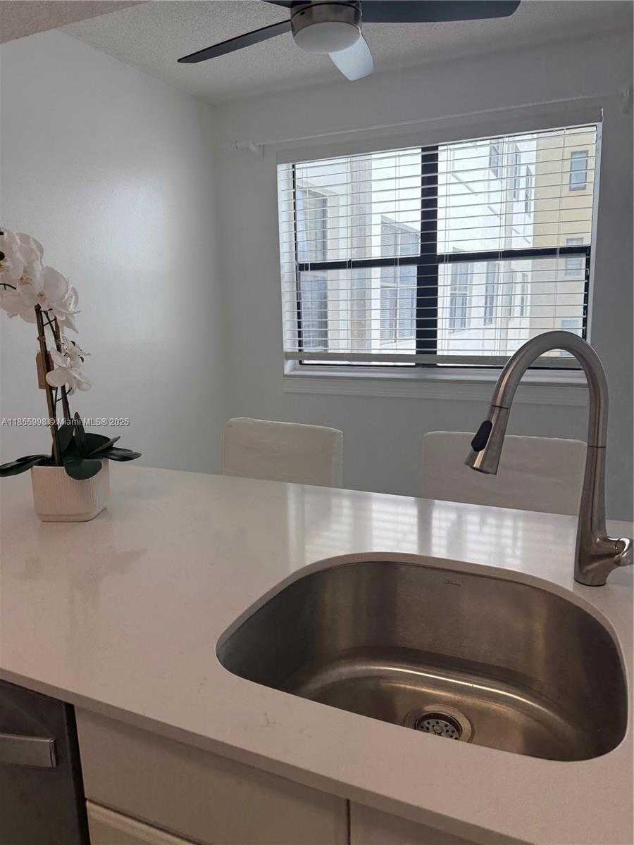 Small Image of 1390 OCEAN DR #302, Miami Beach Number 89