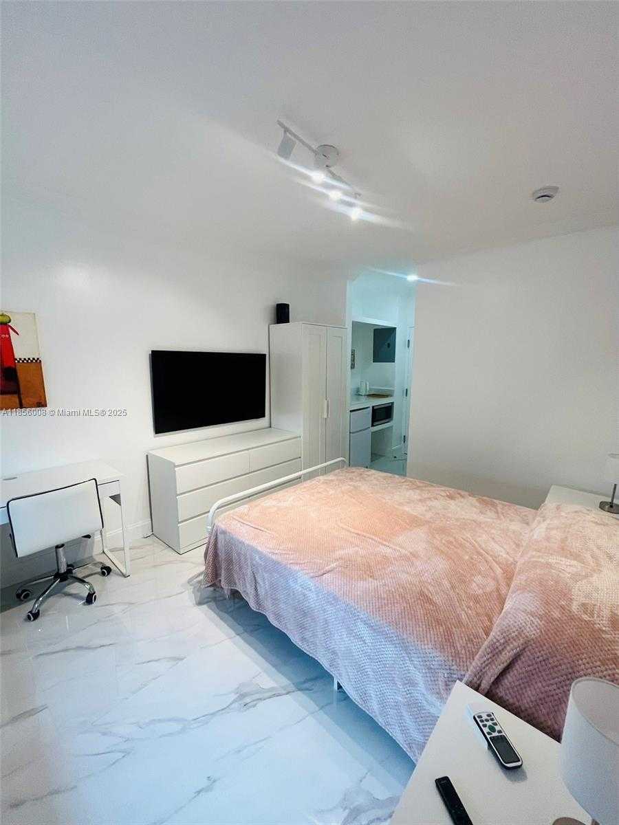 Small Image of 1455 MICHIGAN AVE #12, Miami Beach Number 2