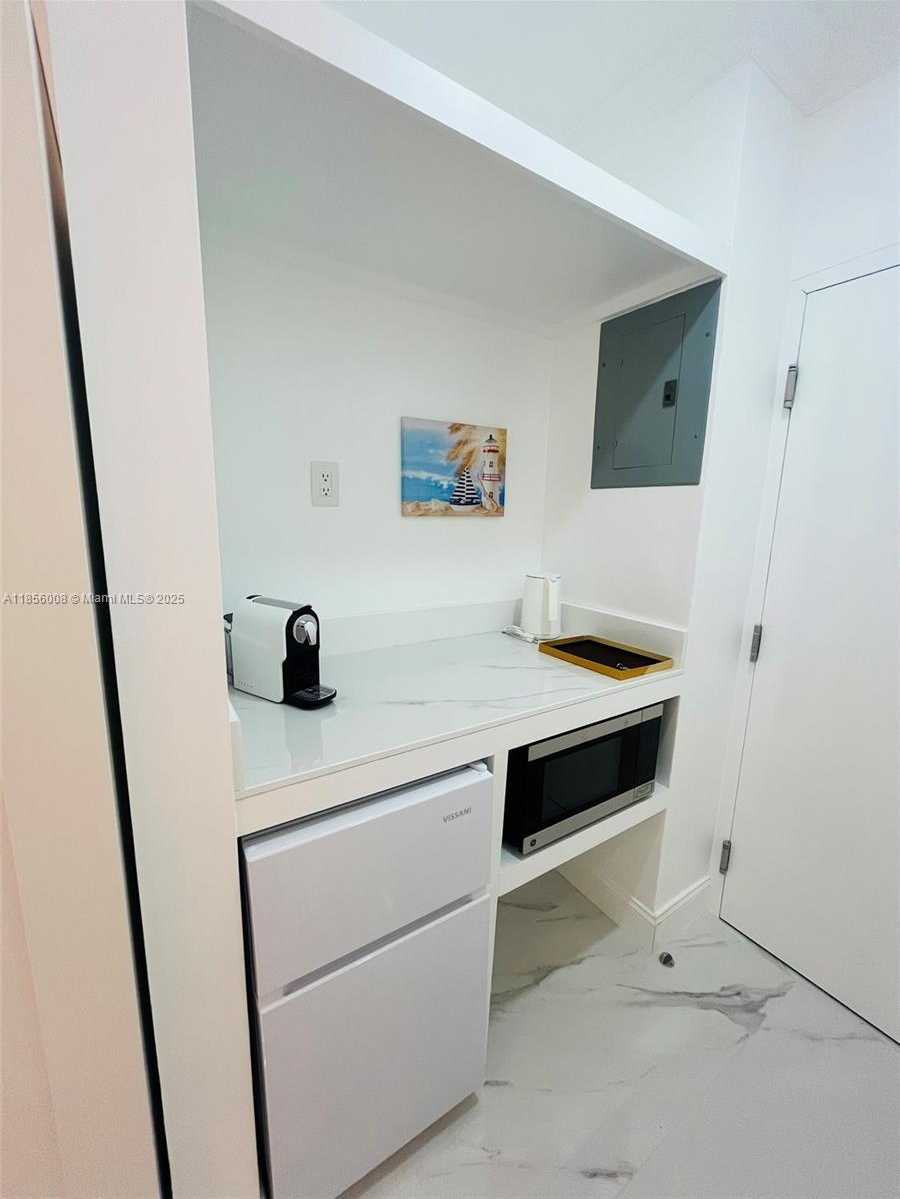 Small Image of 1455 MICHIGAN AVE #12, Miami Beach Number 3