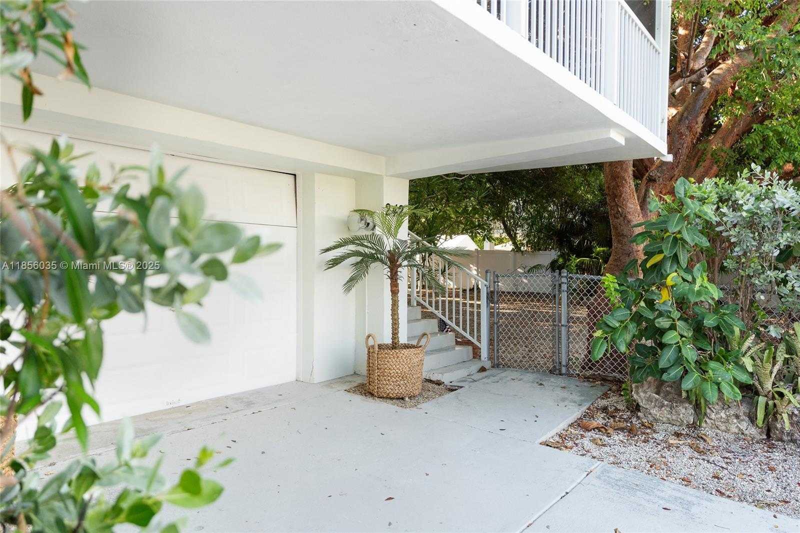 Small Image of 242 BOUGAINVILLEA ST #1, Tavernier Number 3