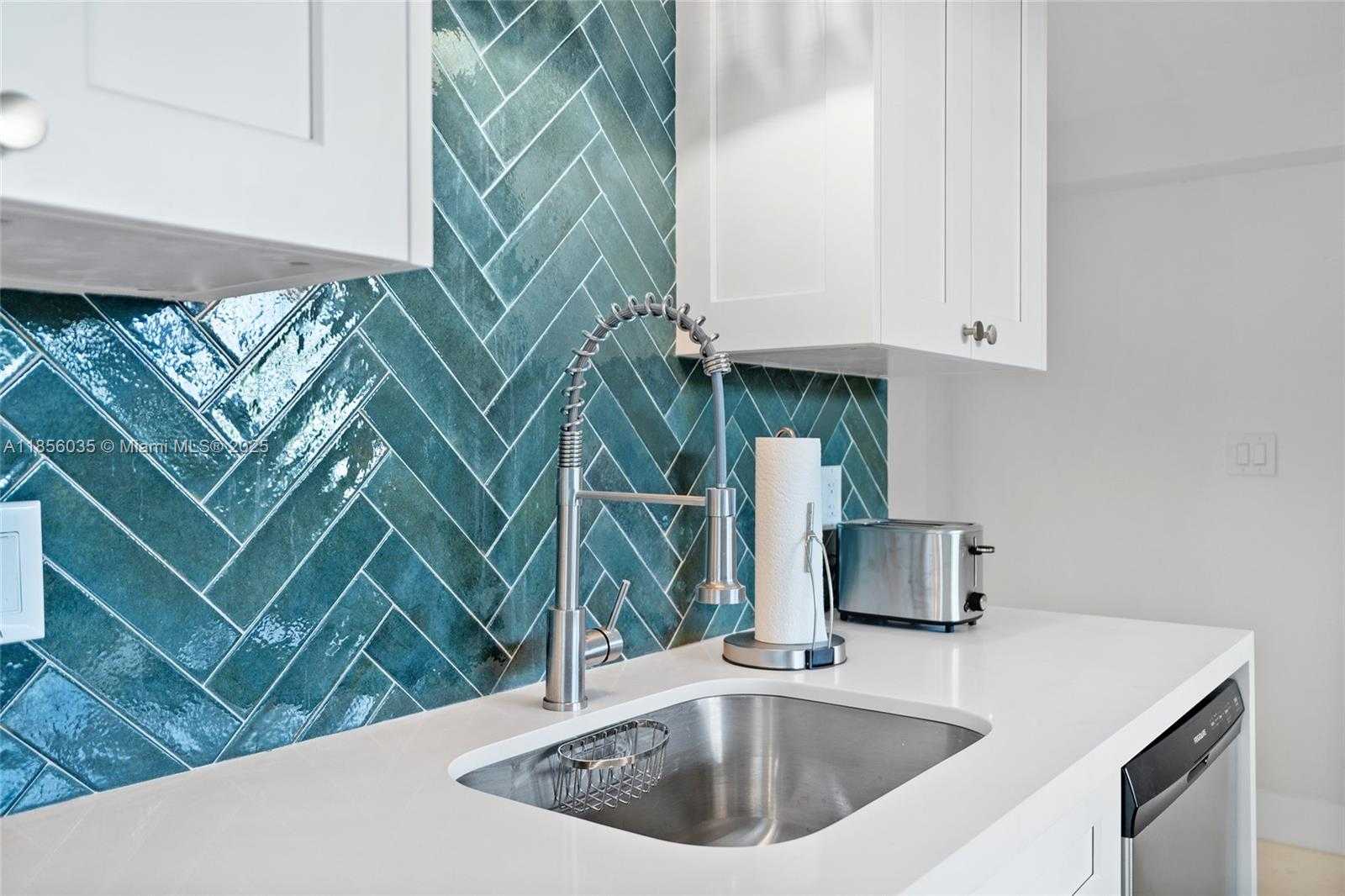 Small Image of 242 BOUGAINVILLEA ST #1, Tavernier Number 39