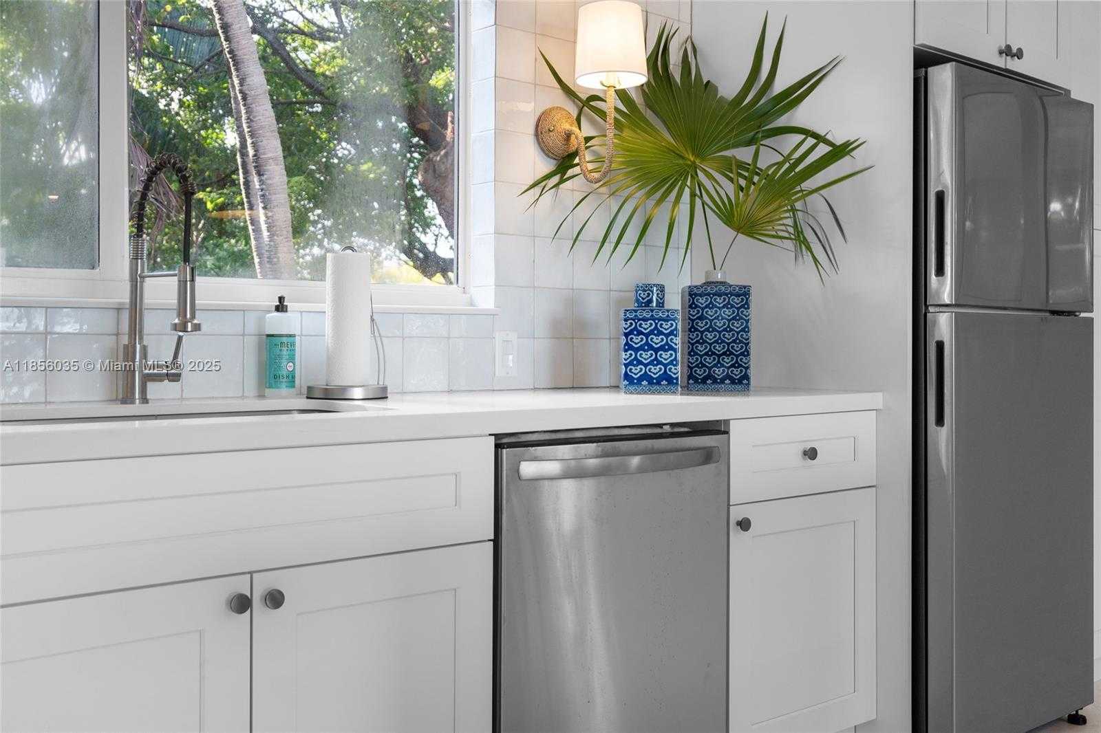 Small Image of 242 BOUGAINVILLEA ST #1, Tavernier Number 8