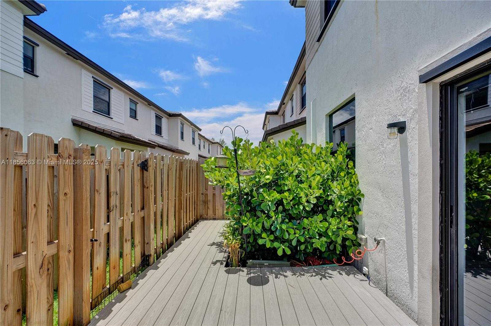 Small Image of 213 SOUTH WEST 159TH CT #213, Pembroke Pines Number 14