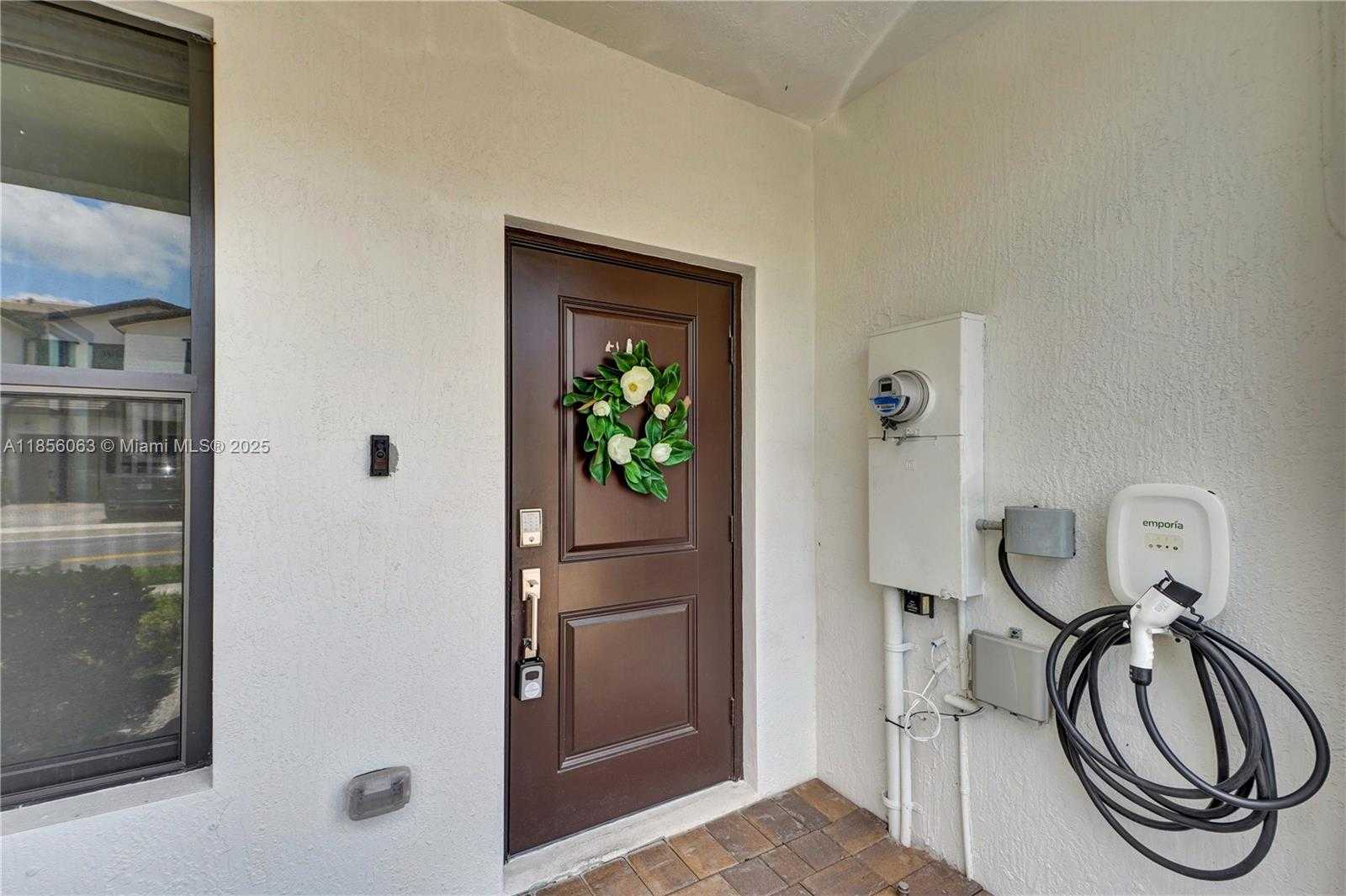 Small Image of 213 SOUTH WEST 159TH CT #213, Pembroke Pines Number 2