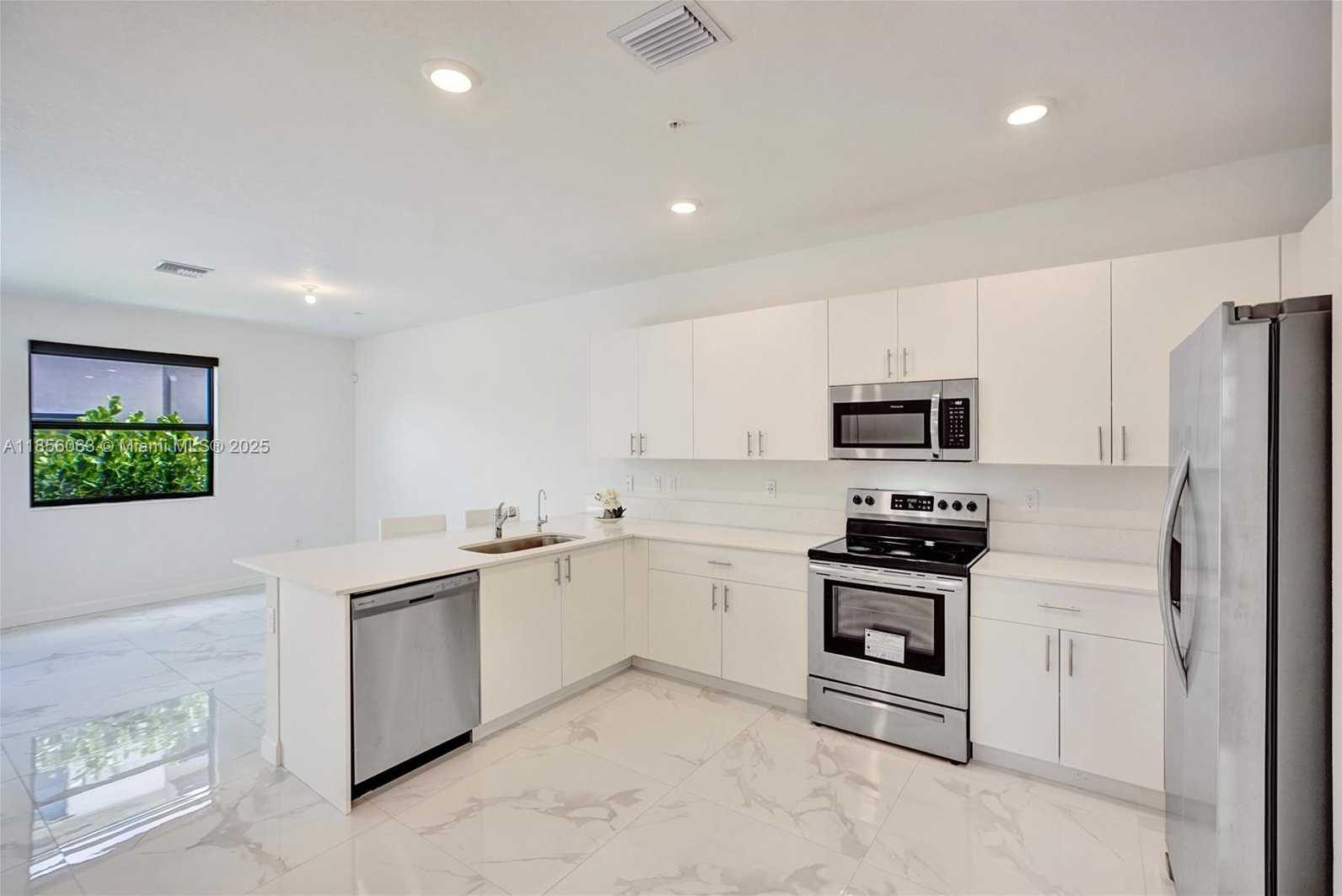 Small Image of 213 SOUTH WEST 159TH CT #213, Pembroke Pines Number 4