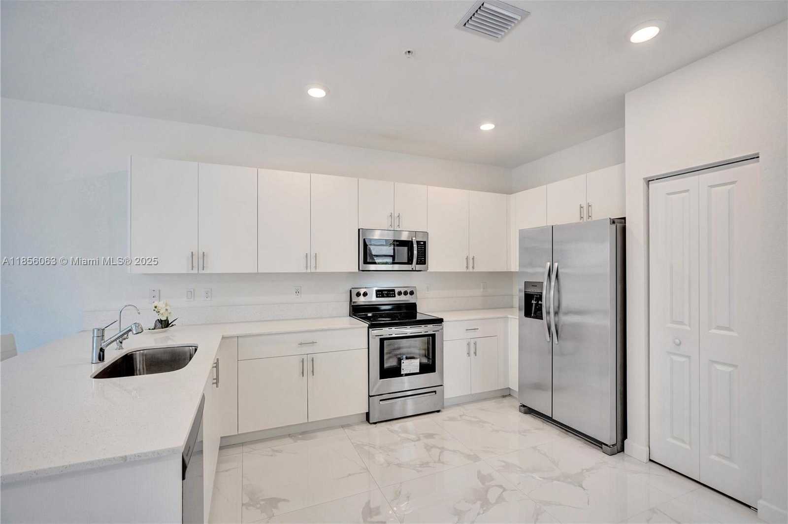 Small Image of 213 SOUTH WEST 159TH CT #213, Pembroke Pines Number 5