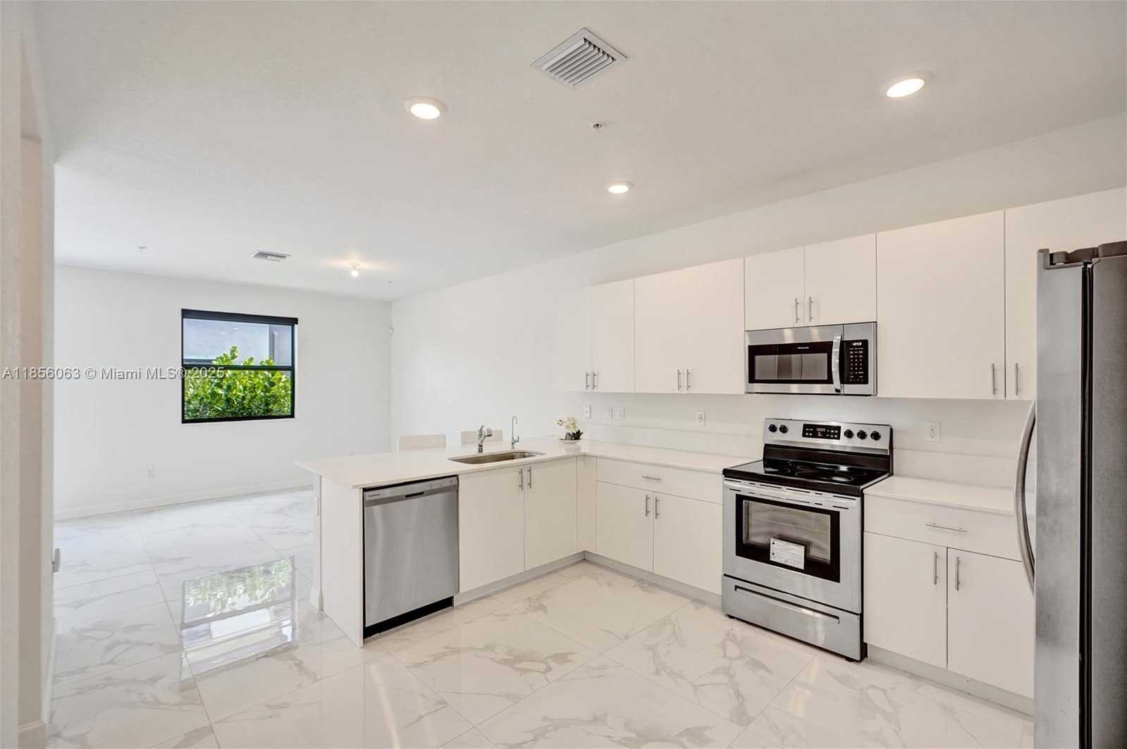 Small Image of 213 SOUTH WEST 159TH CT #213, Pembroke Pines Number 6