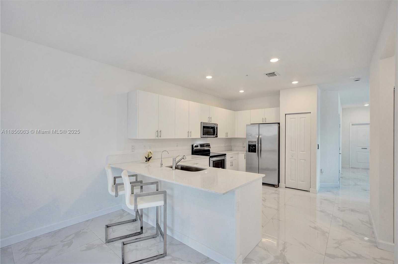 Small Image of 213 SOUTH WEST 159TH CT #213, Pembroke Pines Number 8