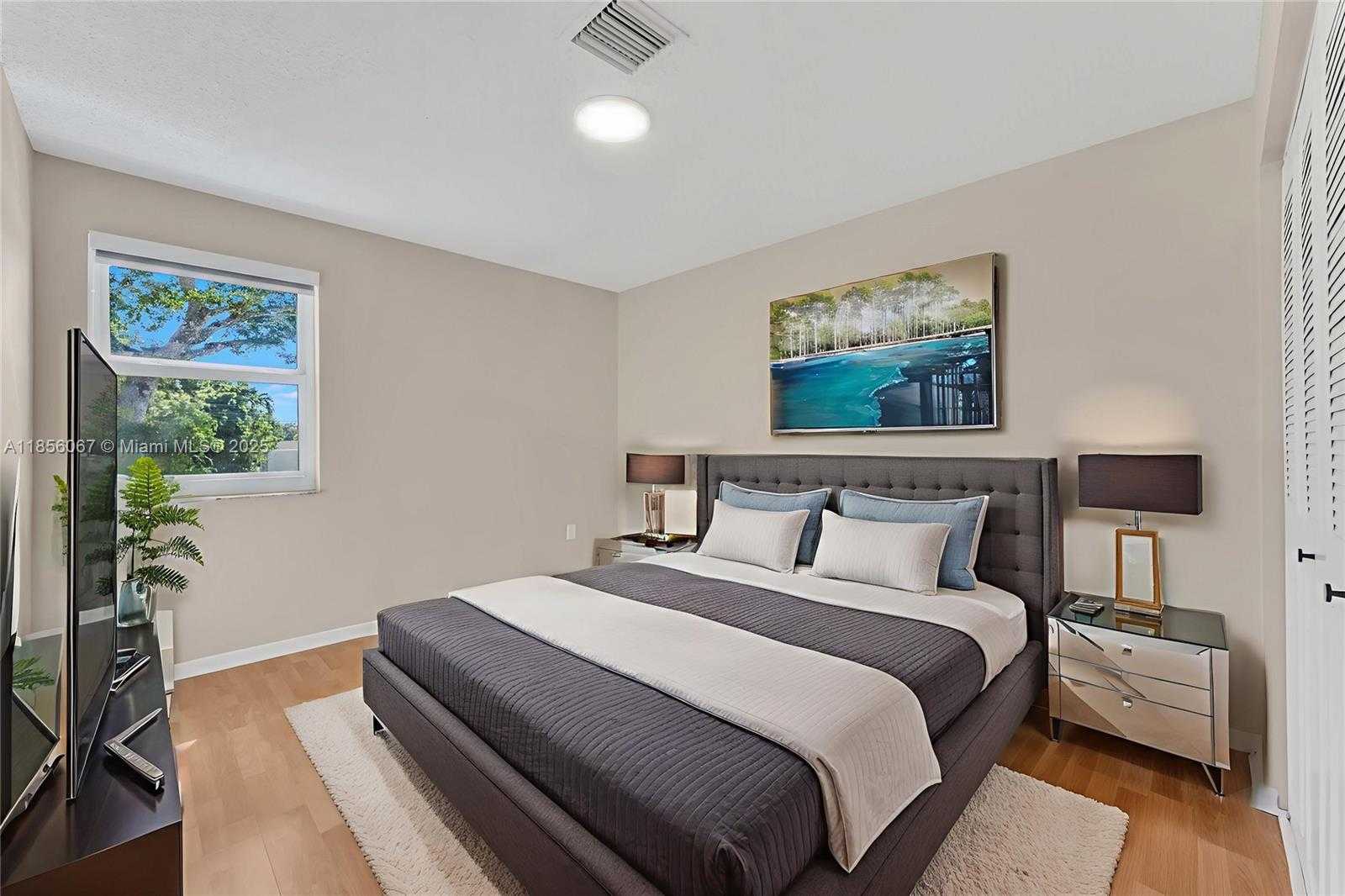 Small Image of 10073 SOUTH WEST 117TH CT, Miami Number 21