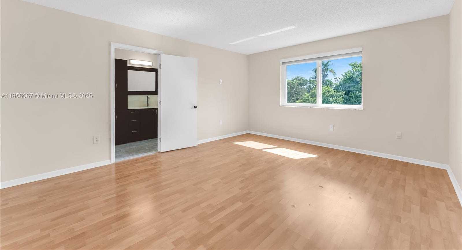 Small Image of 10073 SOUTH WEST 117TH CT, Miami Number 29