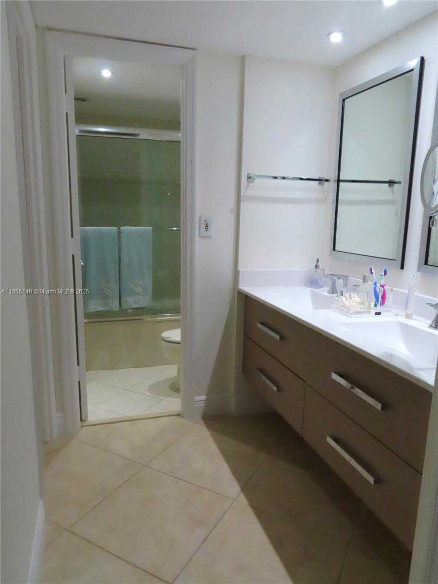 Small Image of 5701 COLLINS AVE #708, Miami Beach Number 10