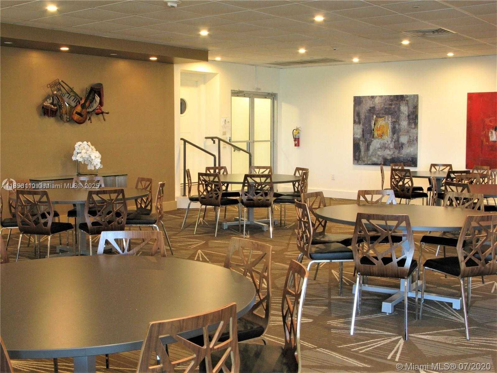 Small Image of 5701 COLLINS AVE #708, Miami Beach Number 24