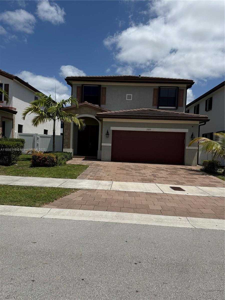 Small Image of 3523 WEST 105TH PL #3523, Hialeah Number 2