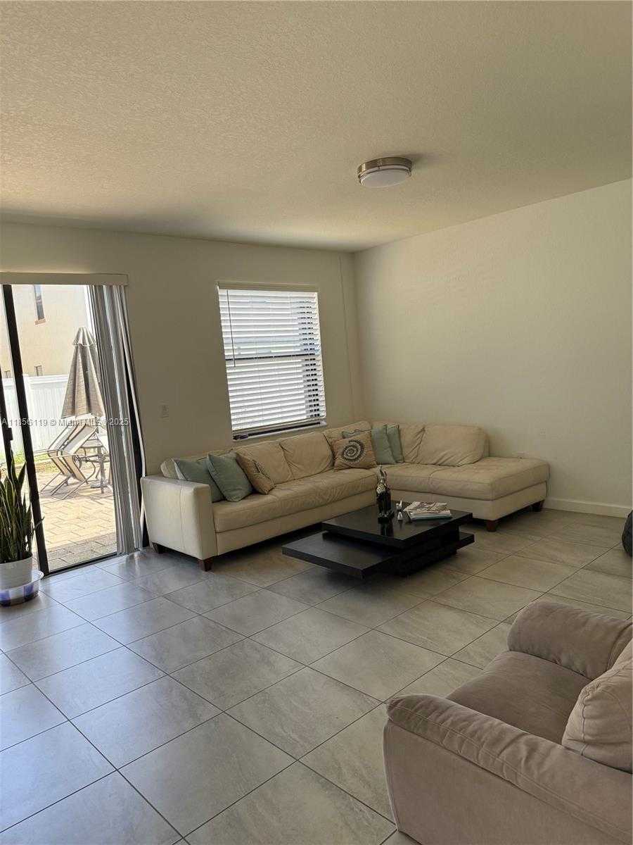 Small Image of 3523 WEST 105TH PL #3523, Hialeah Number 4