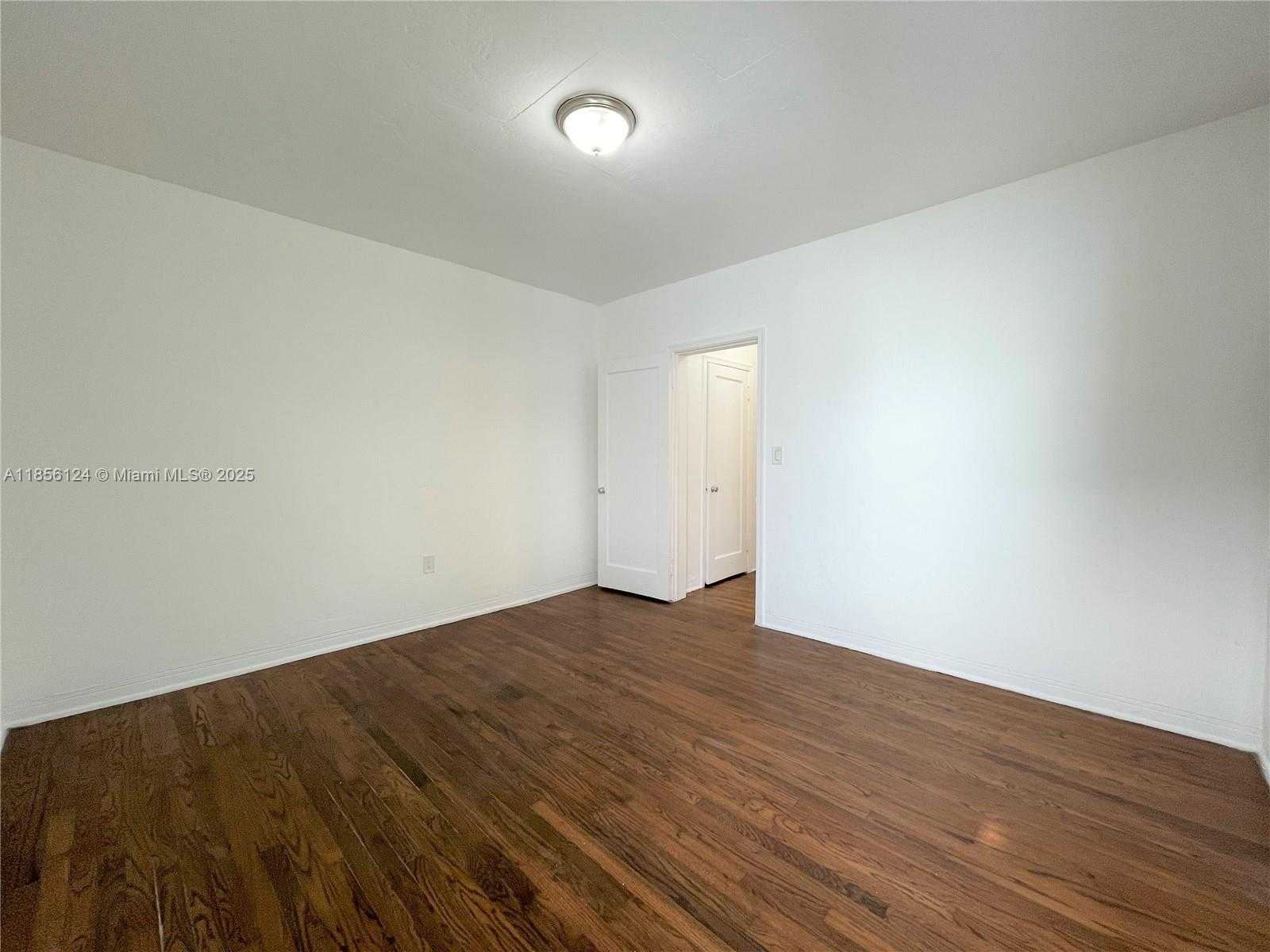 Small Image of 955 BAY DR #6, Miami Beach Number 11