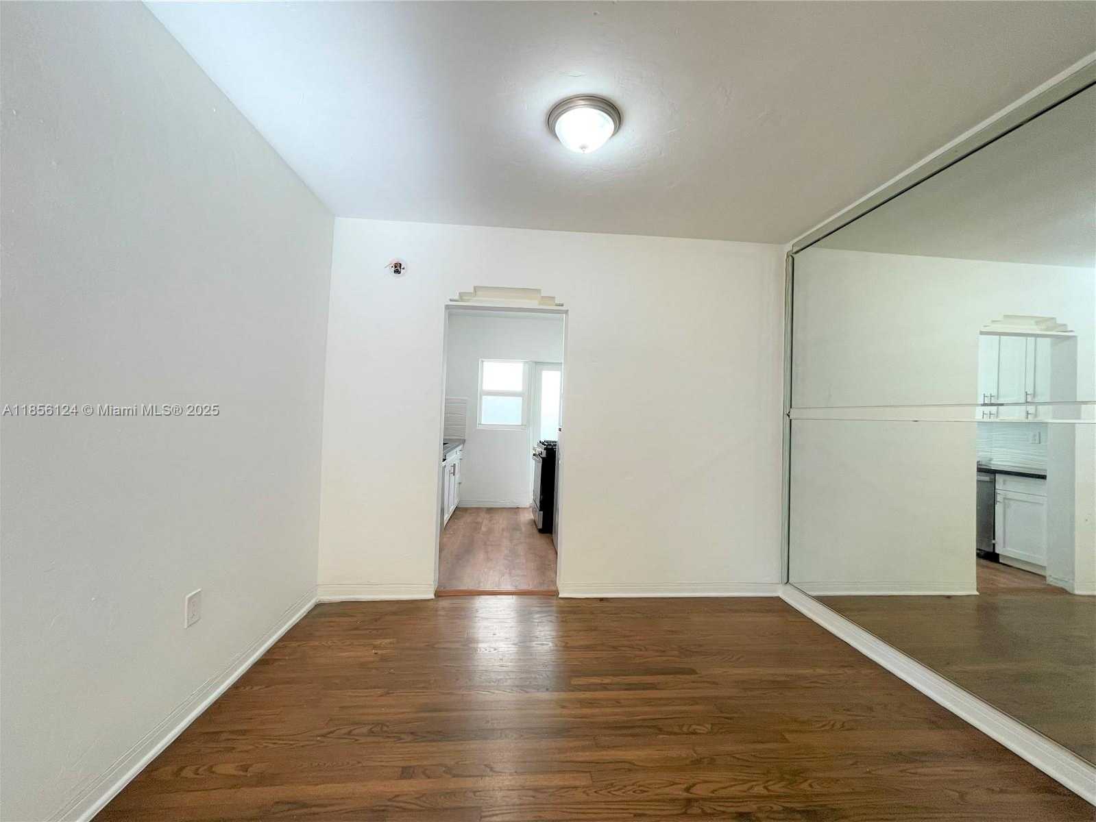 Small Image of 955 BAY DR #6, Miami Beach Number 12