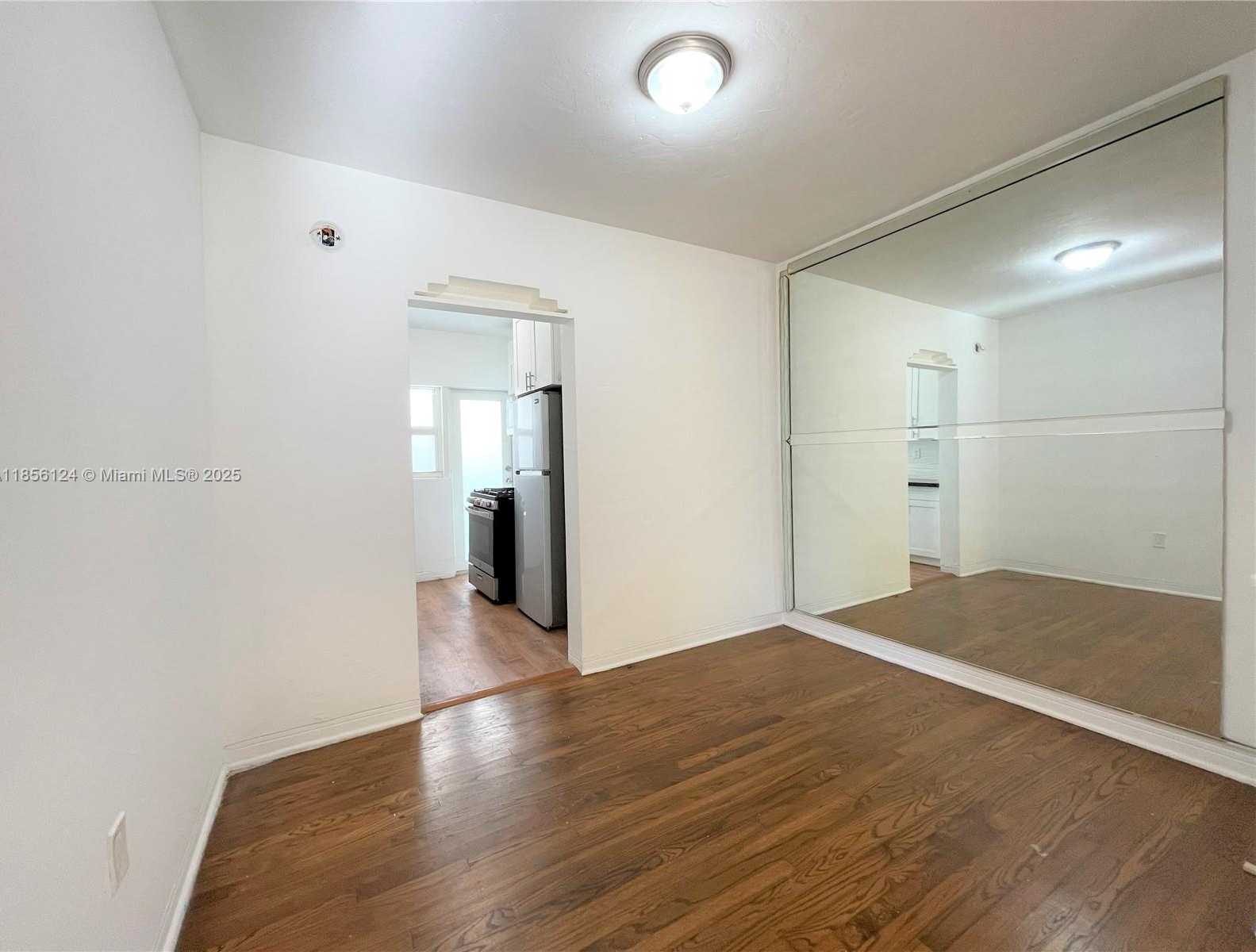 Small Image of 955 BAY DR #6, Miami Beach Number 6