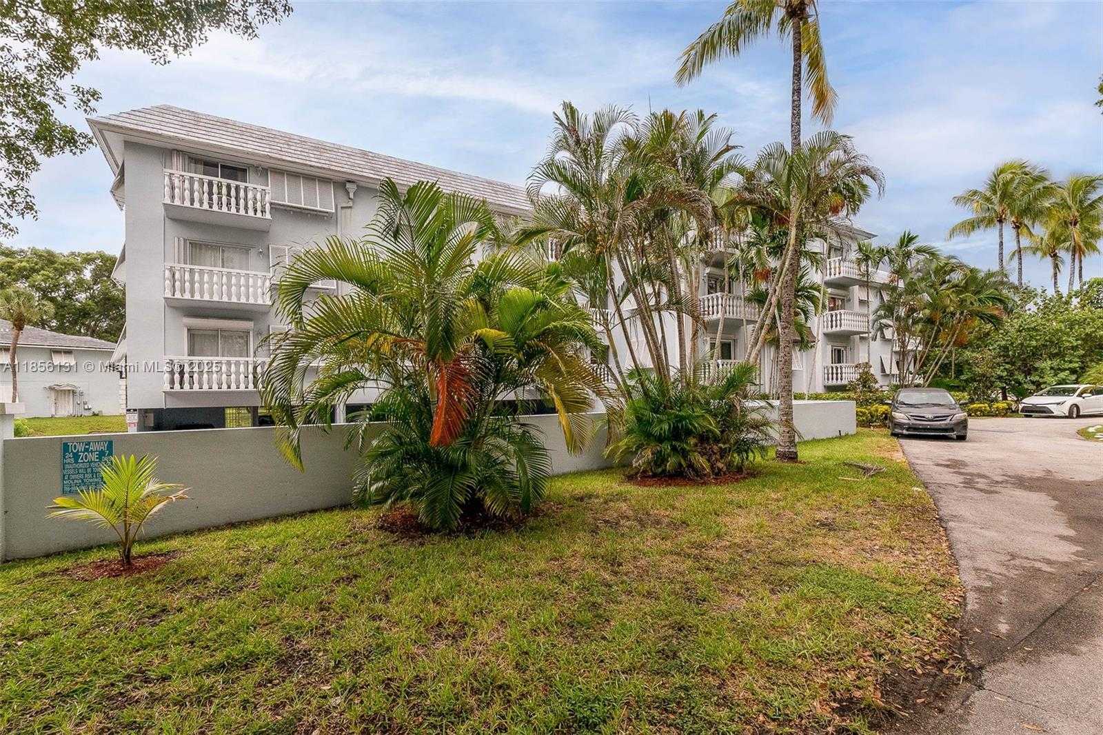 Small Image of 1150 MADRUGA AVE #C304, Coral Gables Number 15