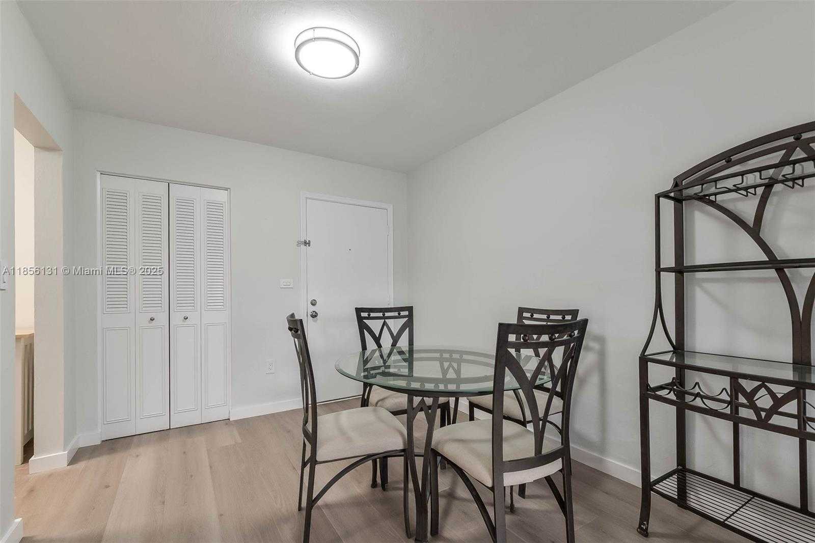Small Image of 1150 MADRUGA AVE #C304, Coral Gables Number 2