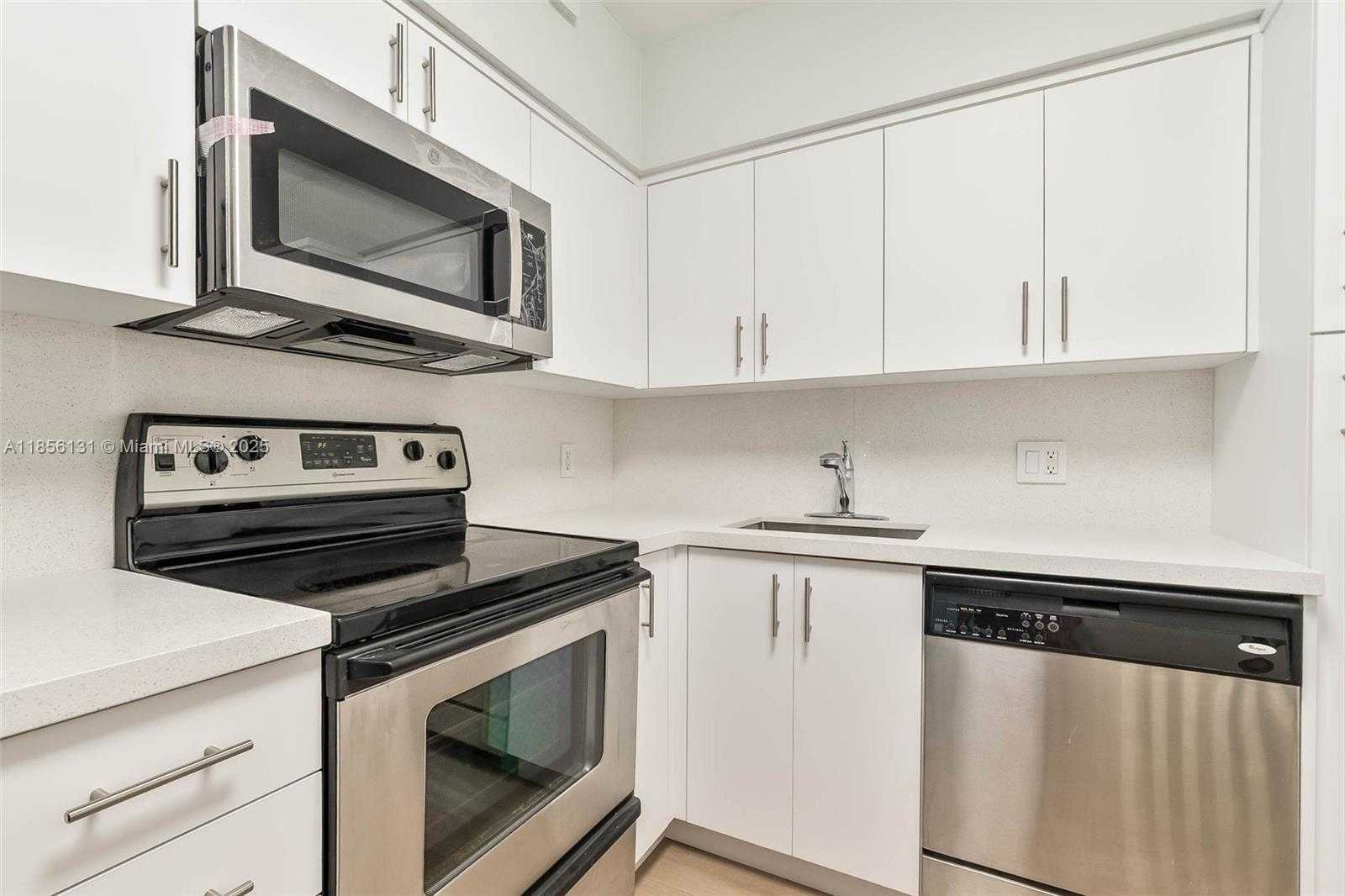 Small Image of 1150 MADRUGA AVE #C304, Coral Gables Number 3