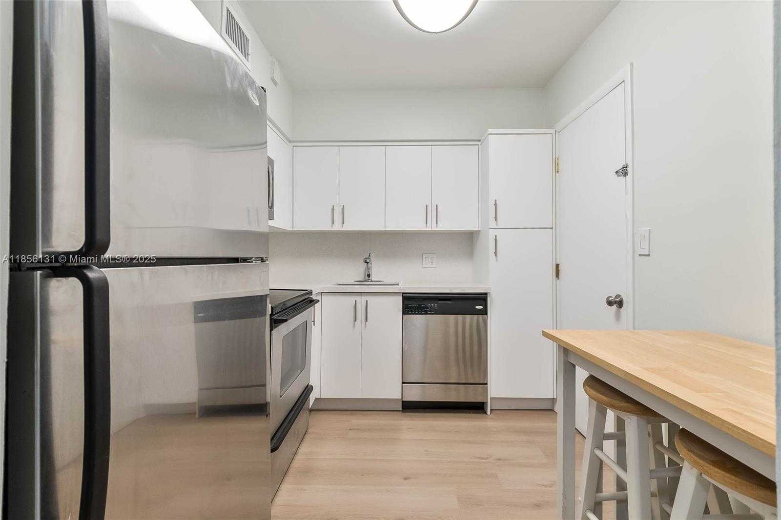Small Image of 1150 MADRUGA AVE #C304, Coral Gables Number 4