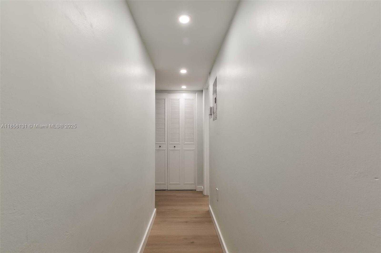 Small Image of 1150 MADRUGA AVE #C304, Coral Gables Number 5