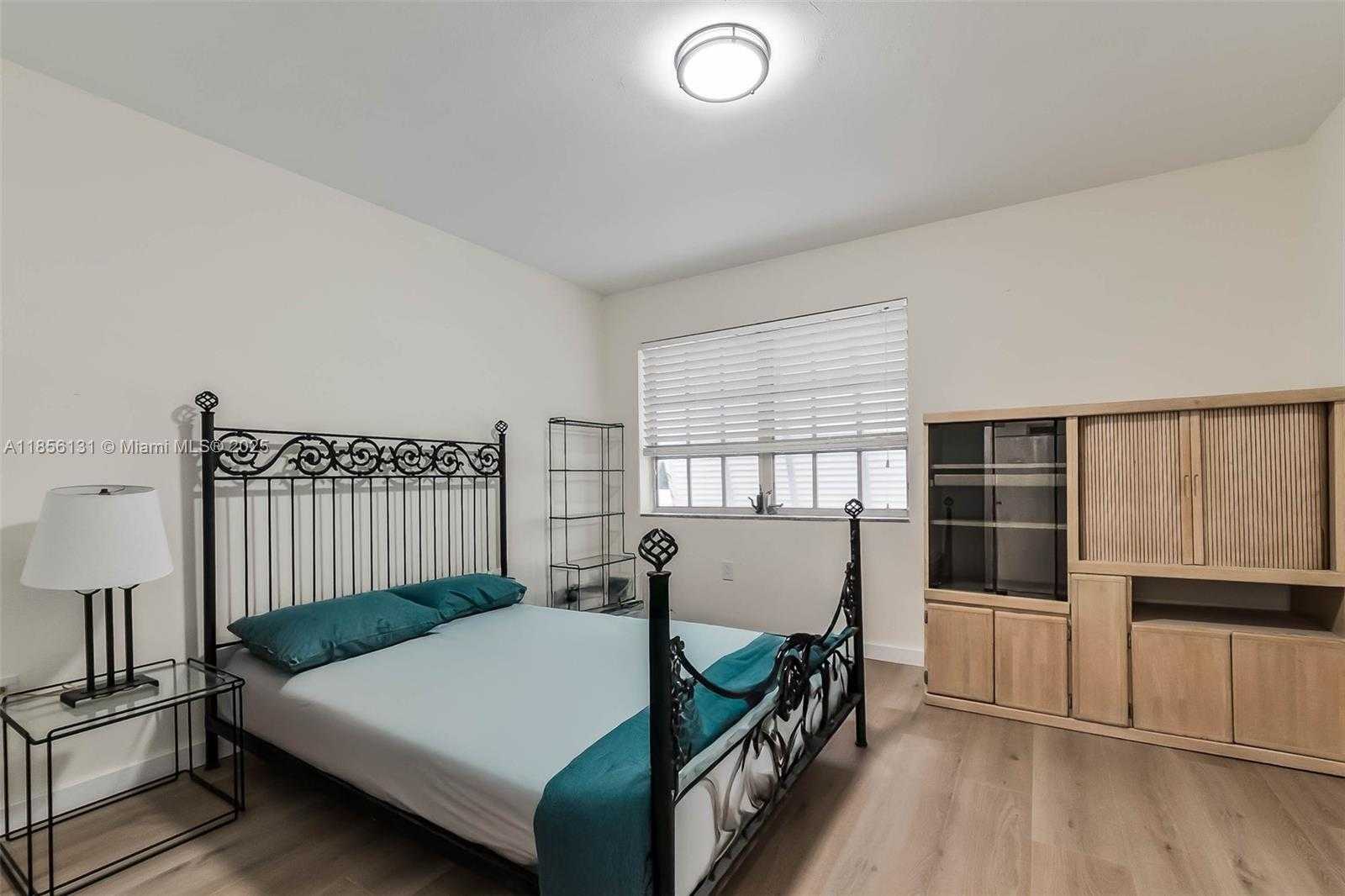 Small Image of 1150 MADRUGA AVE #C304, Coral Gables Number 6
