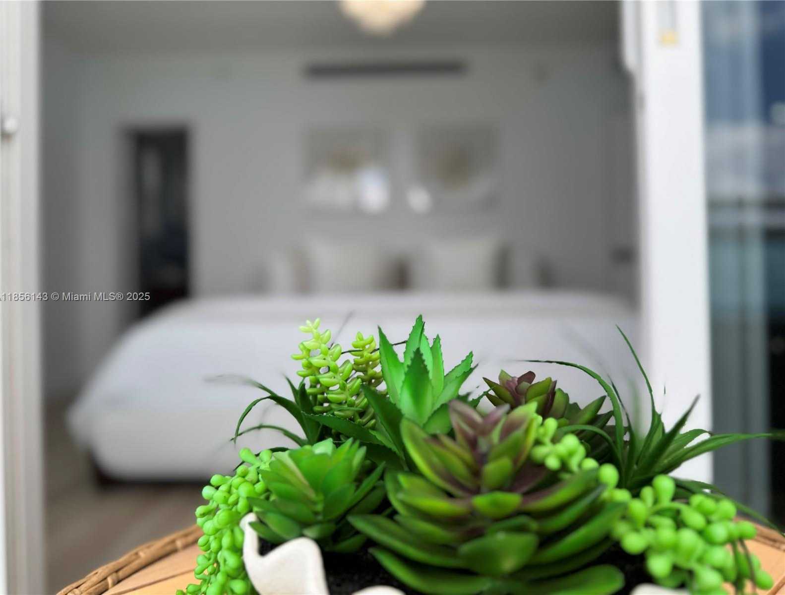 Small Image of 3001 SOUTH OCEAN DR #1411, Hollywood Number 11