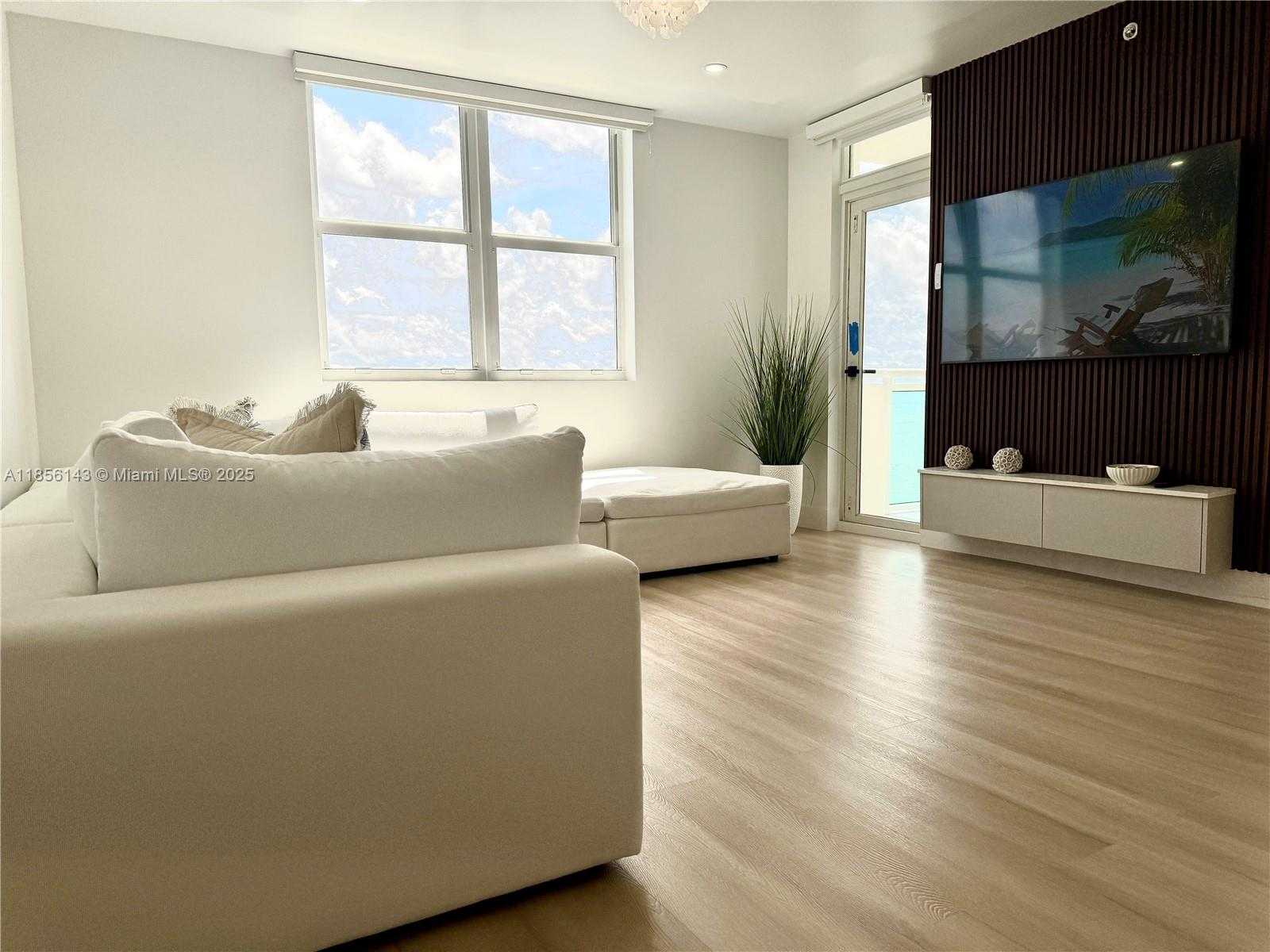 Small Image of 3001 SOUTH OCEAN DR #1411, Hollywood Number 2
