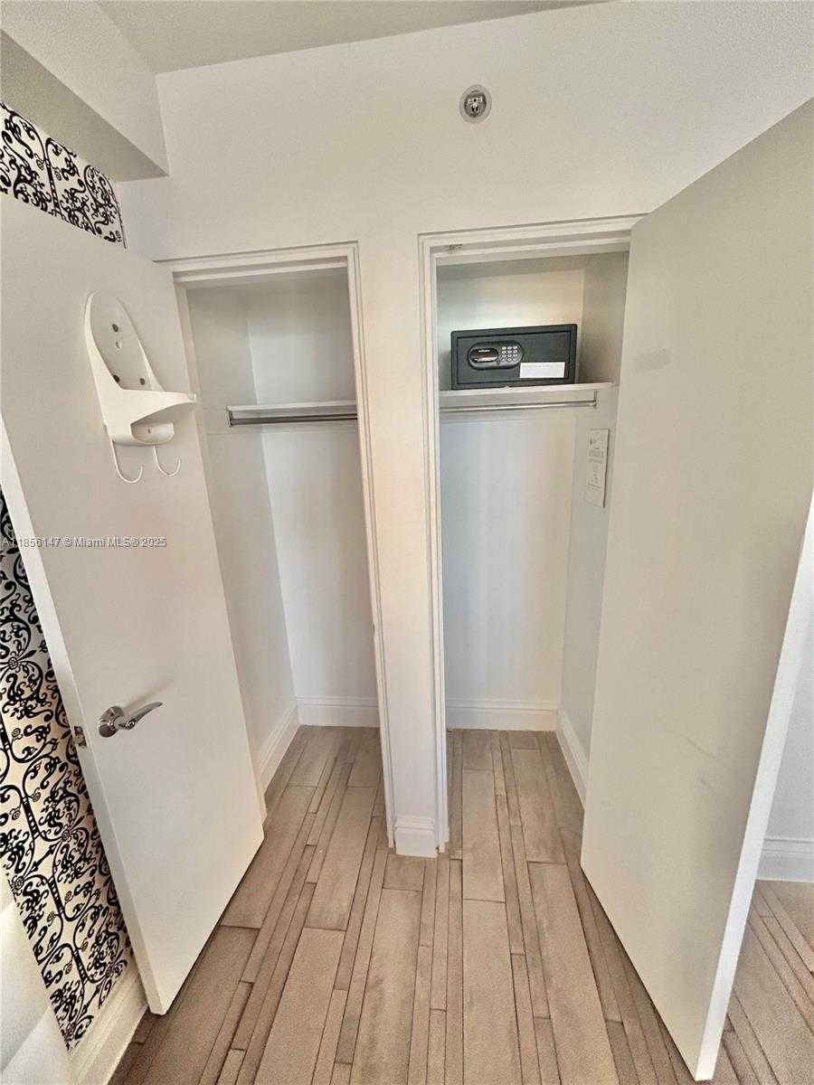 Small Image of 1100 WEST AVE #322, Miami Beach Number 17
