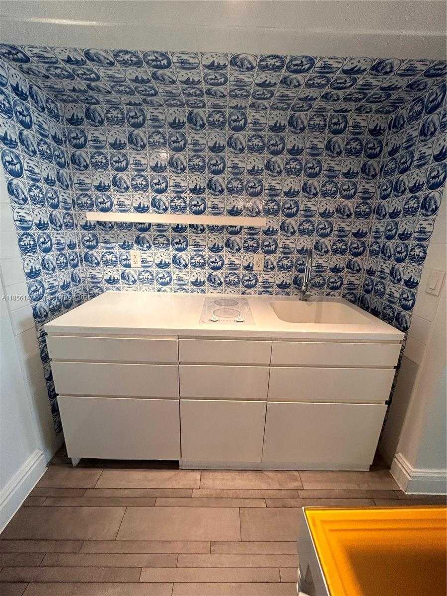 Small Image of 1100 WEST AVE #322, Miami Beach Number 7