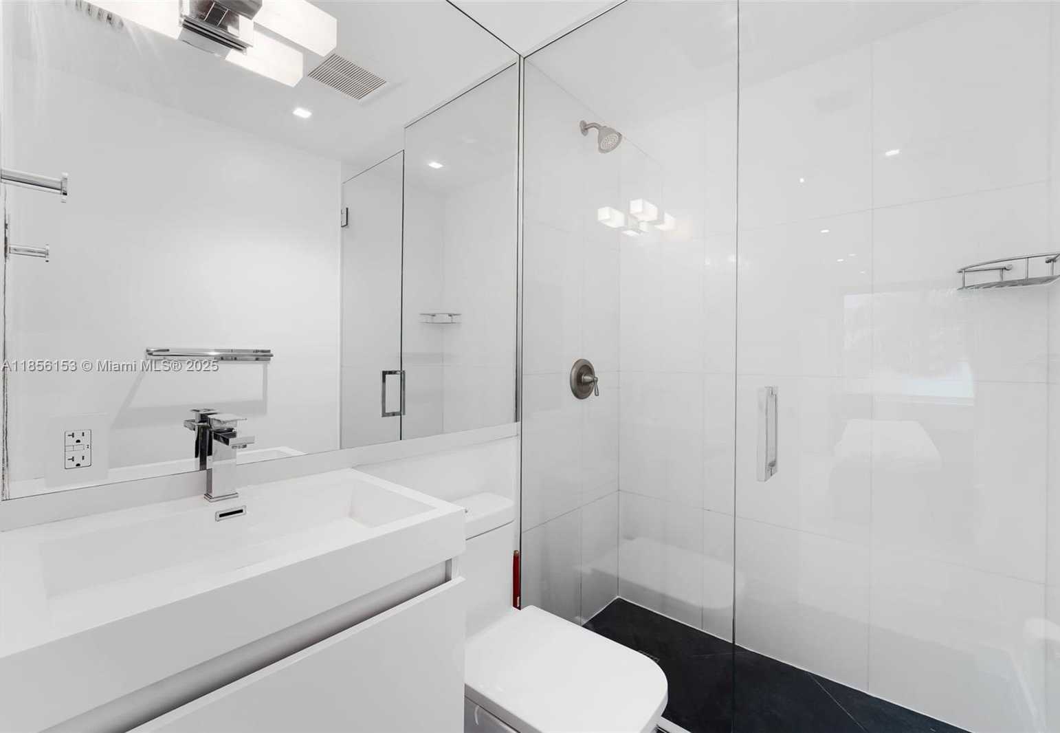 Small Image of 1460 OCEAN DR #307, Miami Beach Number 10
