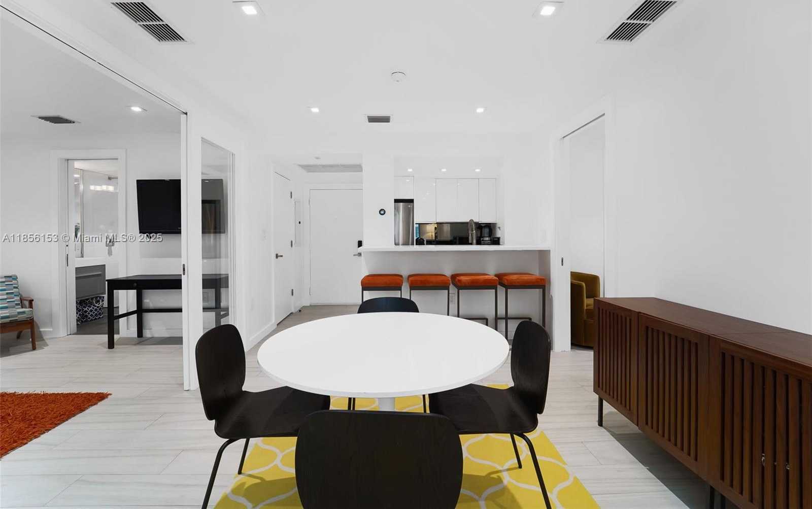 Small Image of 1460 OCEAN DR #307, Miami Beach Number 11