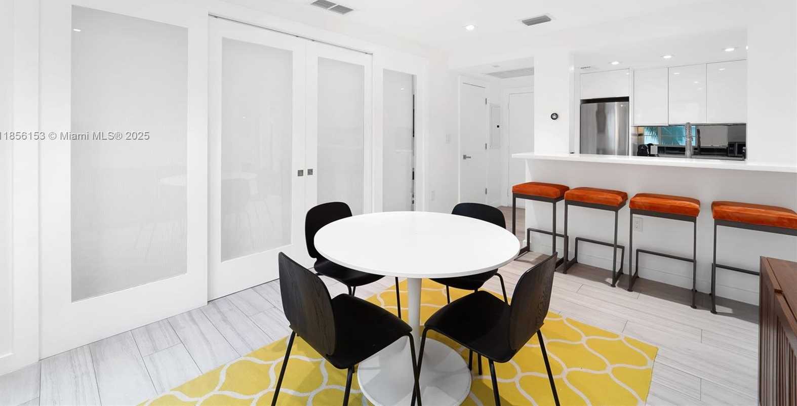 Small Image of 1460 OCEAN DR #307, Miami Beach Number 14