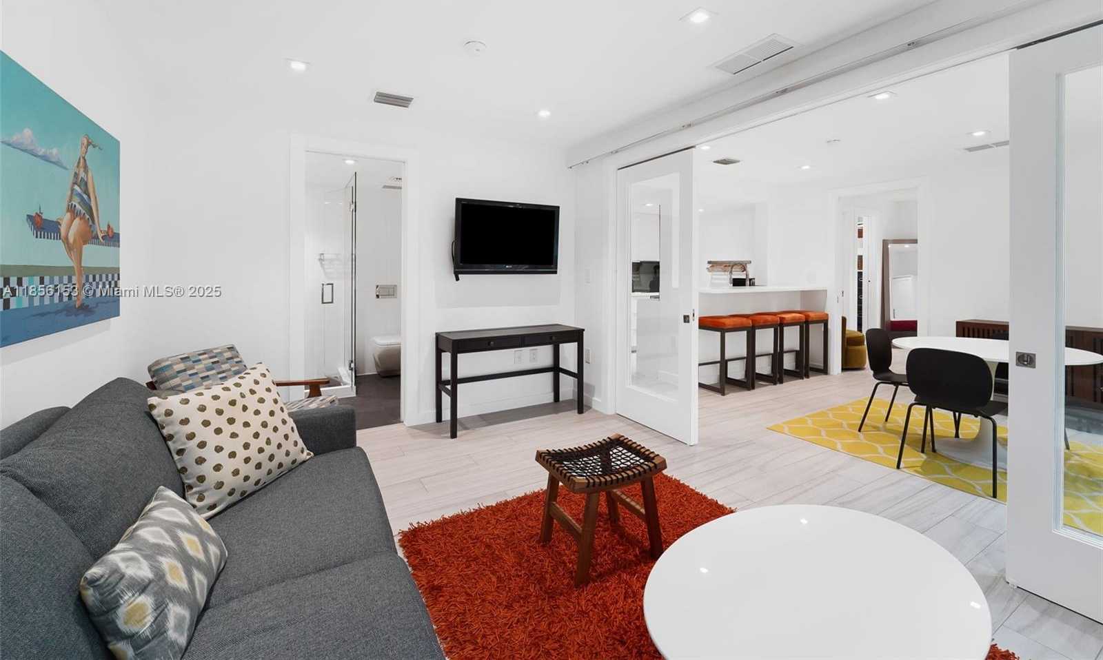 Small Image of 1460 OCEAN DR #307, Miami Beach Number 16