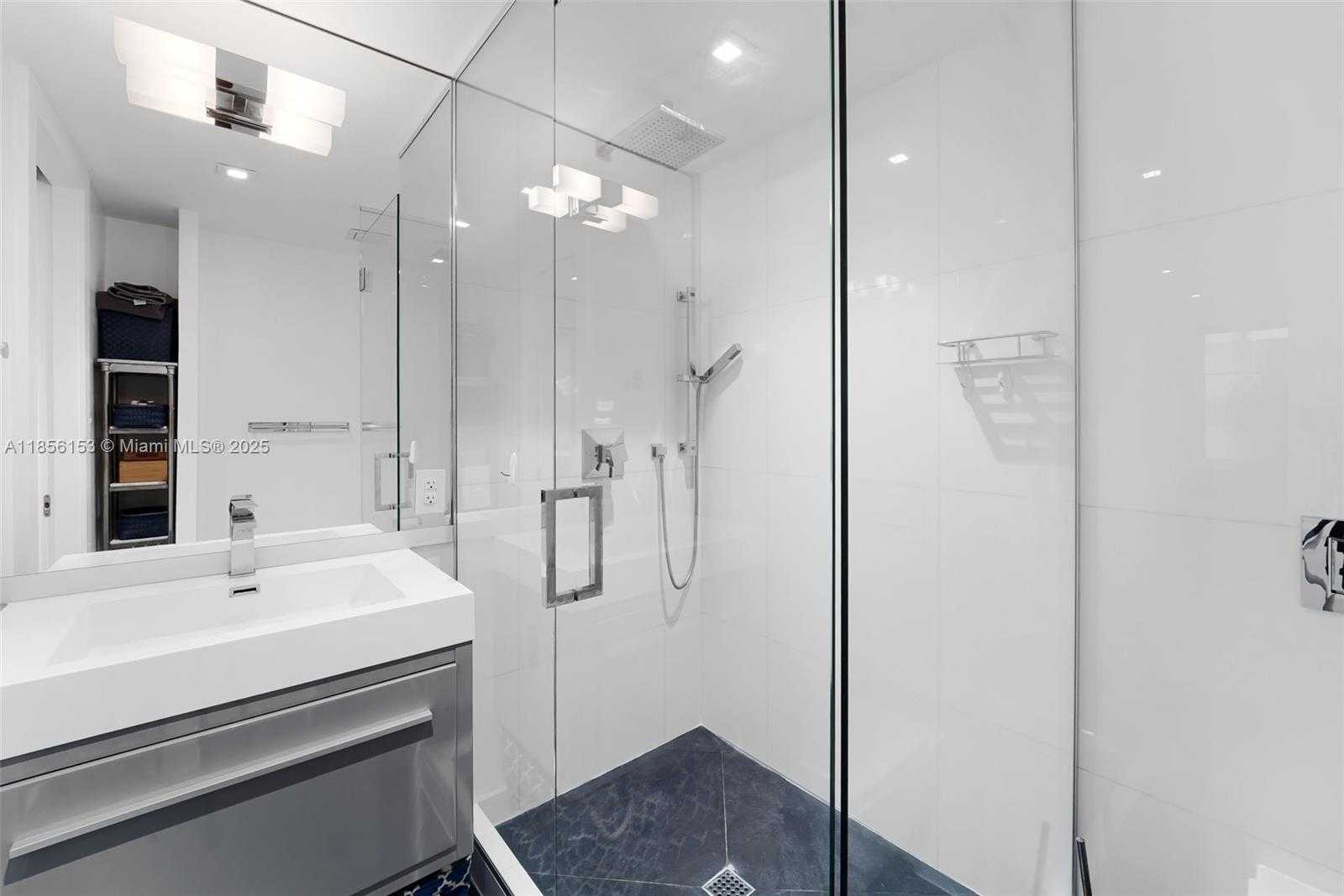 Small Image of 1460 OCEAN DR #307, Miami Beach Number 17