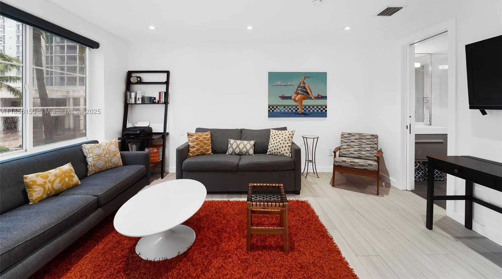 Small Image of 1460 OCEAN DR #307, Miami Beach Number 4